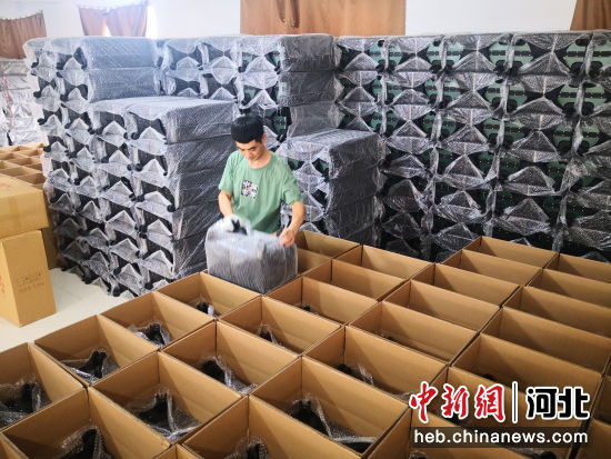 河北白沟今年上半年箱包业收入73.76亿元
